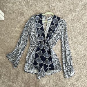 Olivaceous blue and white romper